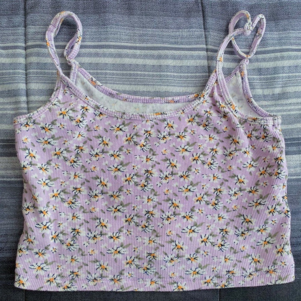 hollister top never worn
size small